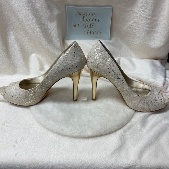 All that Glitters is Gold!! 👠 Sexy Platform Pumps - Picture 2 of 12